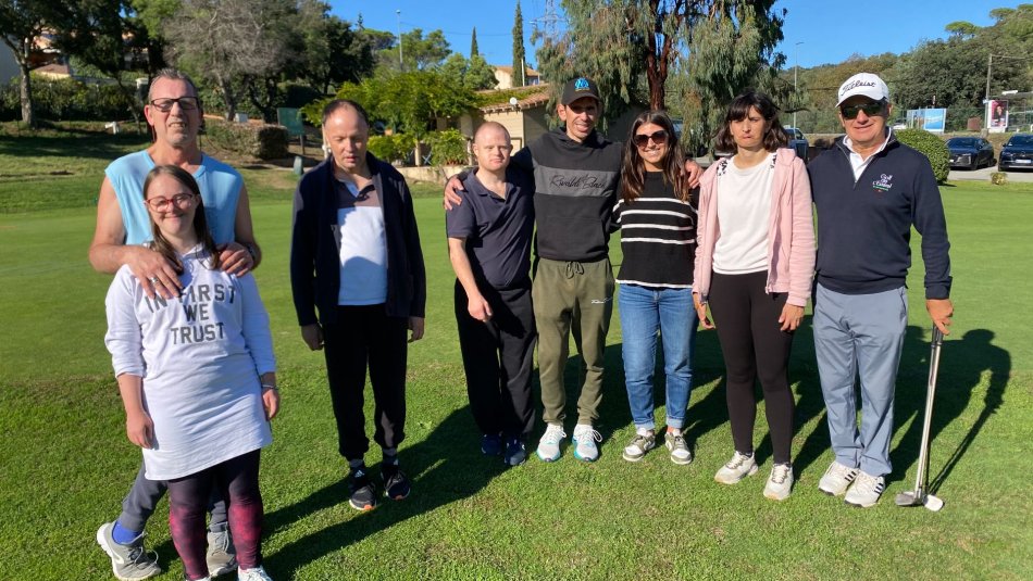 ECOLE HANDIGOLF DE L'ESTEREL - SEANCE AVEC LA CROIX ROUGE DE FREJUS